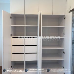 Modern Design Tips for Wardrobes and Walk-In Closets: Create a Stylish & Functional Storage Space 3 Wardrobe accessories.